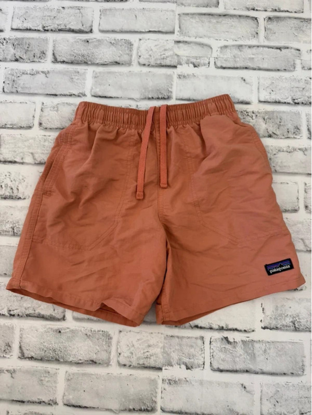Boy’s Patagonia lined swim shorts clay color size Medium
